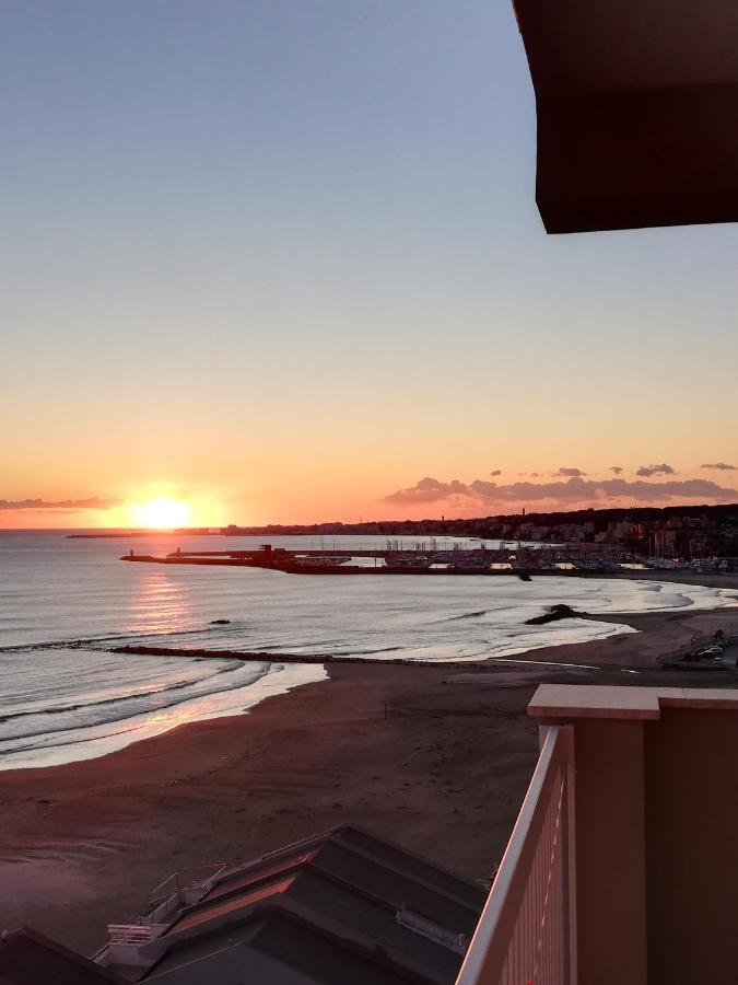 La Terrazza Sul Tirreno Apartment Nettuno Luaran gambar